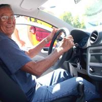 Governo de Leme entrega carro para o ganhador da Campanha Cidadão Pontual 2013