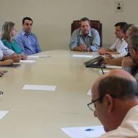 Em sua primeira reunião, Wagão e Chico apresentam a nova equipe de Governo