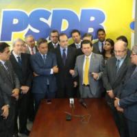 Líderes do PSDB entregam documento para eventual governo Temer