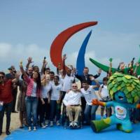 Escultura de símbolo paralímpico é inaugurada em Copacabana