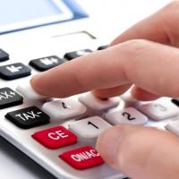 Especialistas recomendam usar décimo terceiro para pagar dívidas