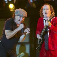 AC/DC adia turnê nos EUA devido ao risco de seu vocalista ficar surdo