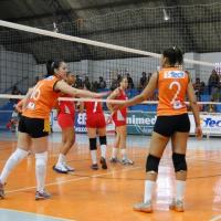 Equipe de vôlei feminino vence Américo Brasiliense por 3 a 0 e está na final da APV