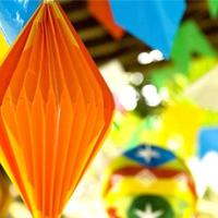 Conheça a origem das bandeirinhas, balão e fogueira